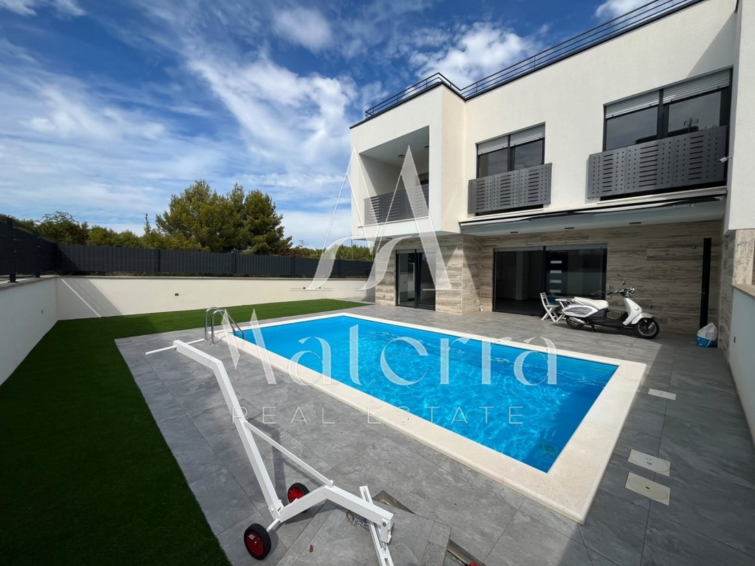 House in Vodice, Sibenik-Knin County, Croatia 3 - 18937375