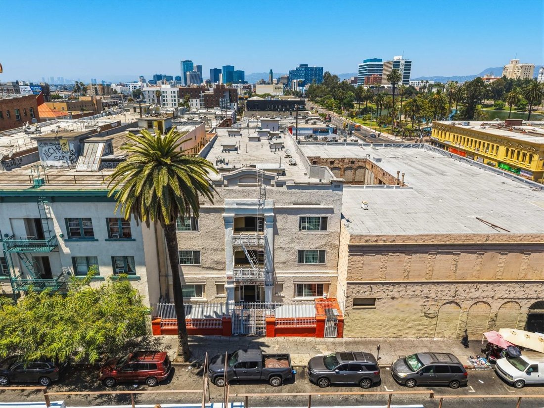 Los Angeles, California, United States 1 - 18936792