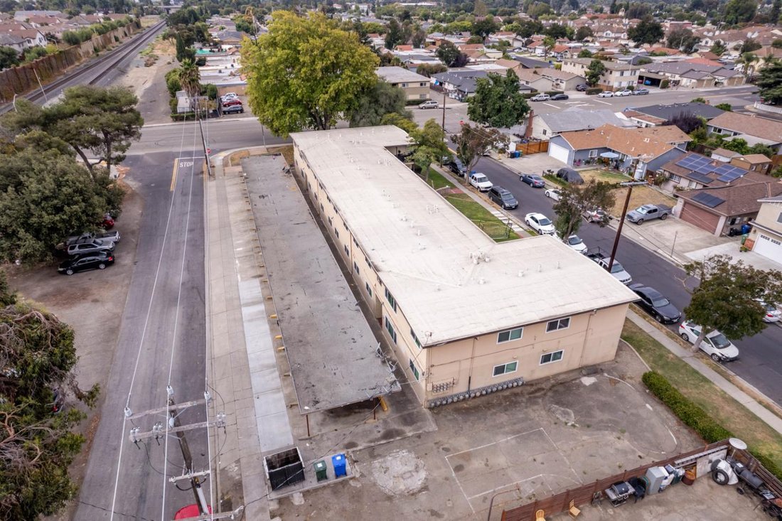 Newark, California, United States 3 - 18936788