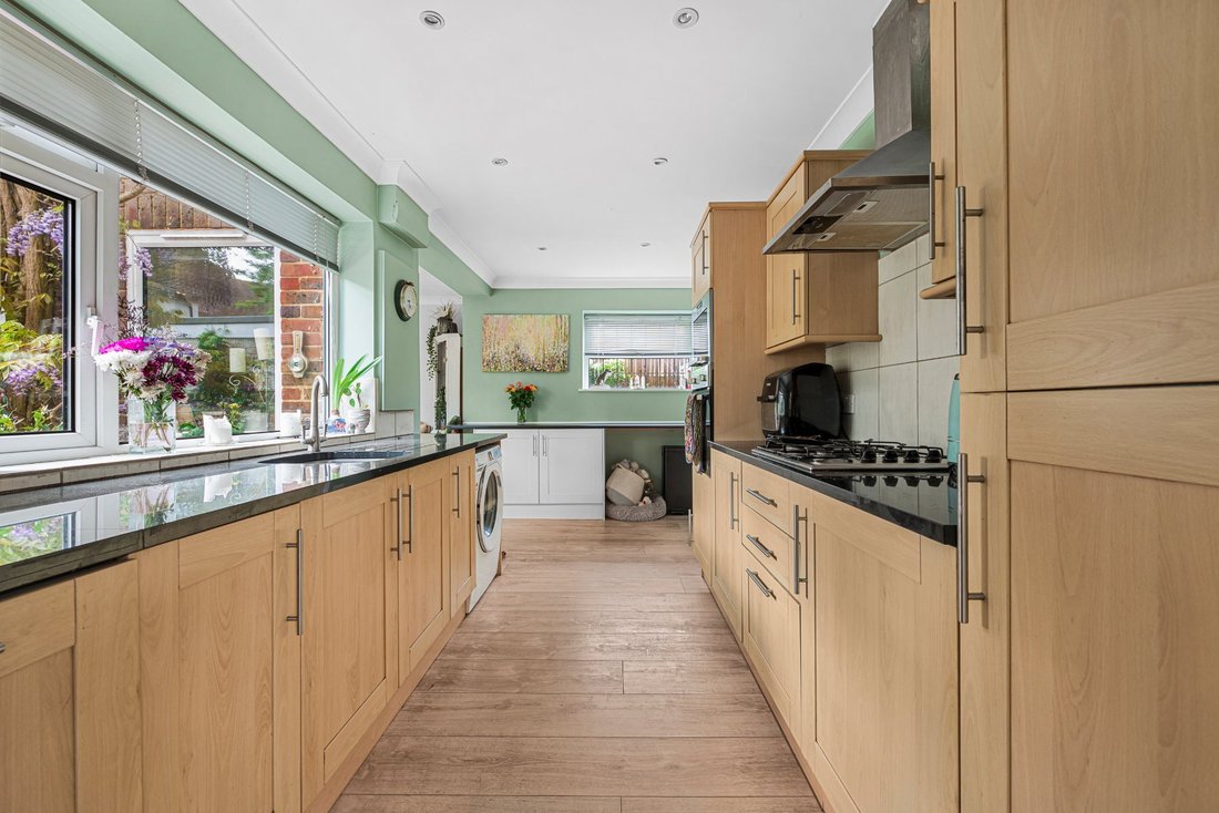 House in Abbotswood, Guildford, England 5 - 18936987