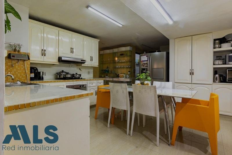 Apartment in Medellín, Antioquia, Colombia 4 - 18937459