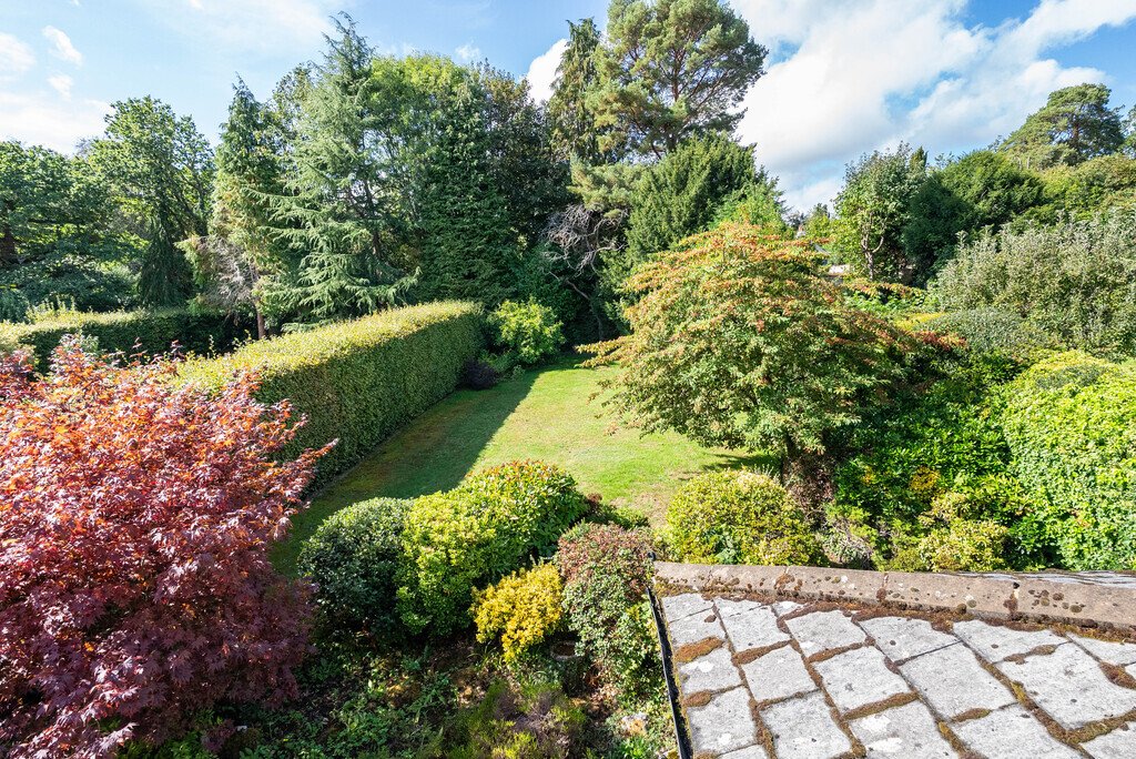 House in Surrey, England 5 - 18937066