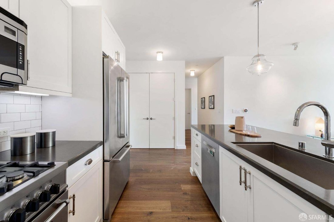 Condo in San Francisco, California, United States 2 - 18936684