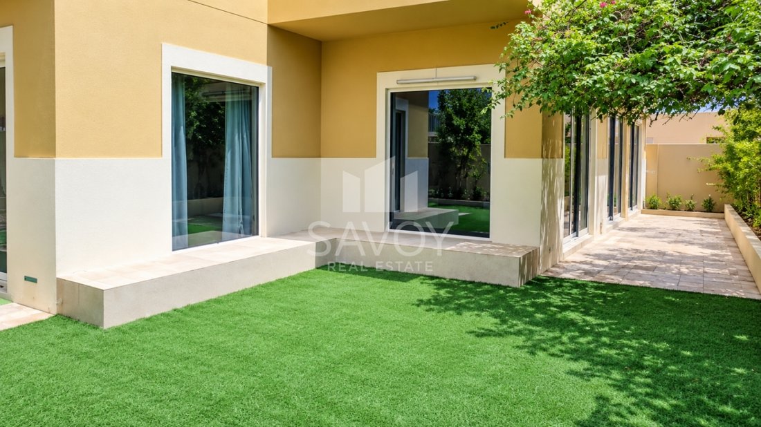 Villa in Khalifa City, Abu Dhabi, United Arab Emirates 1 - 18937157
