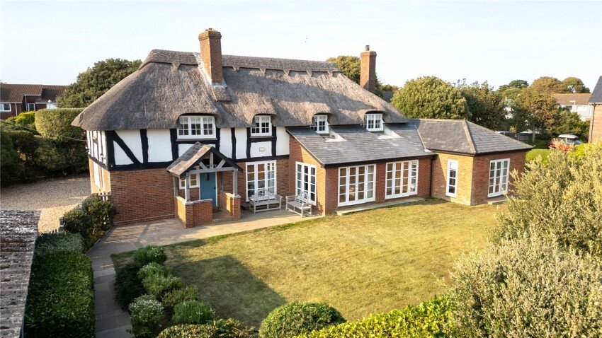 House in Milford on Sea, England 3 - 18928707