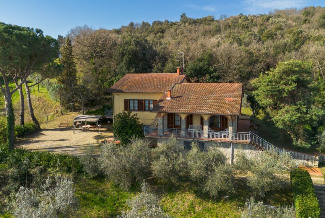 Villa in Monte San Savino, Tuscany, Italy 2 - 18936759