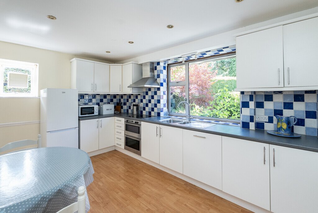 House in Surrey, England 2 - 18937066
