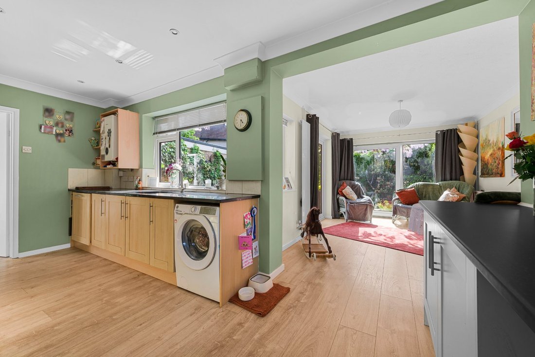 House in Abbotswood, Guildford, England 2 - 18936987