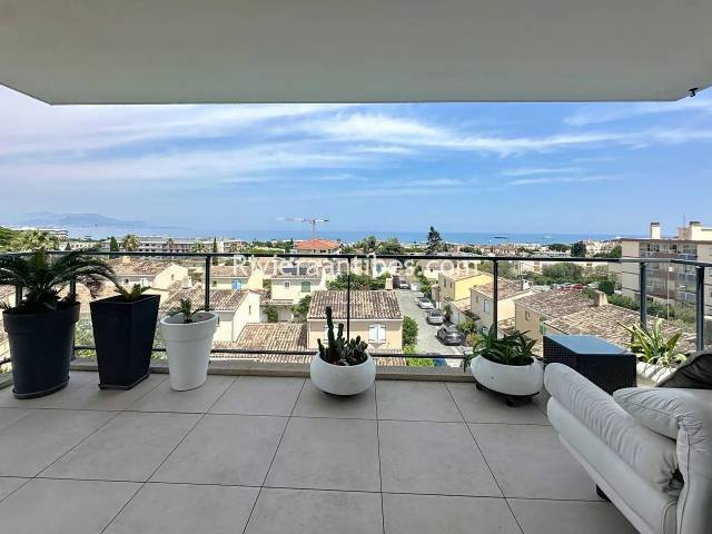 Apartment in Les Cougoulins-Rastines, Antibes, France 1 - 17386161