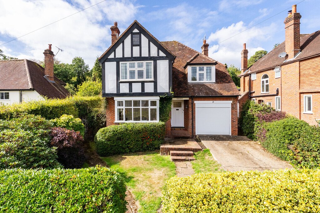 House in Surrey, England 1 - 18937066