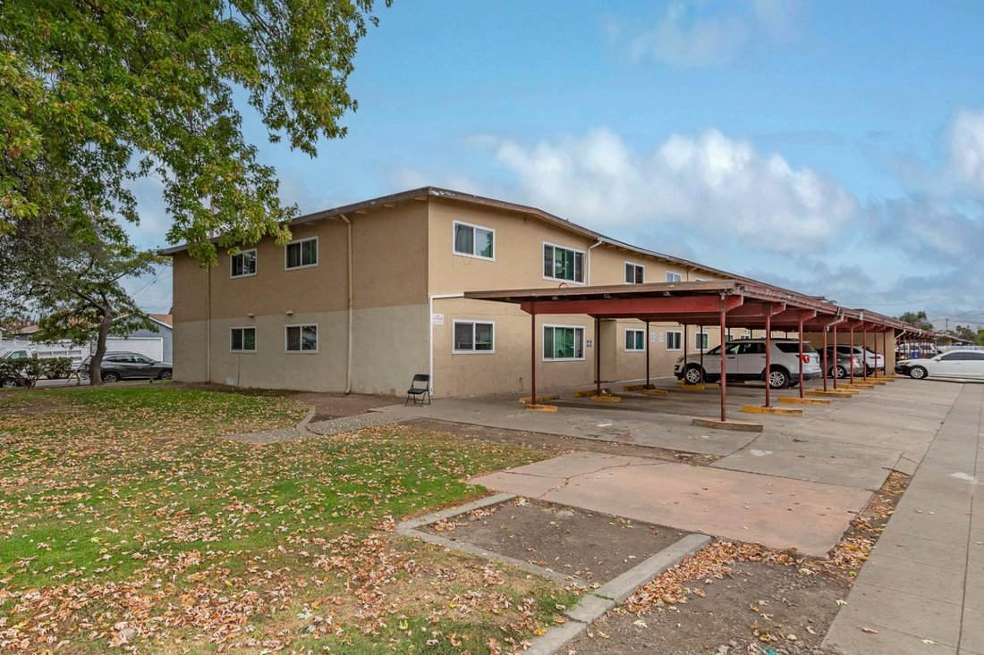 Newark, California, United States 5 - 18936788