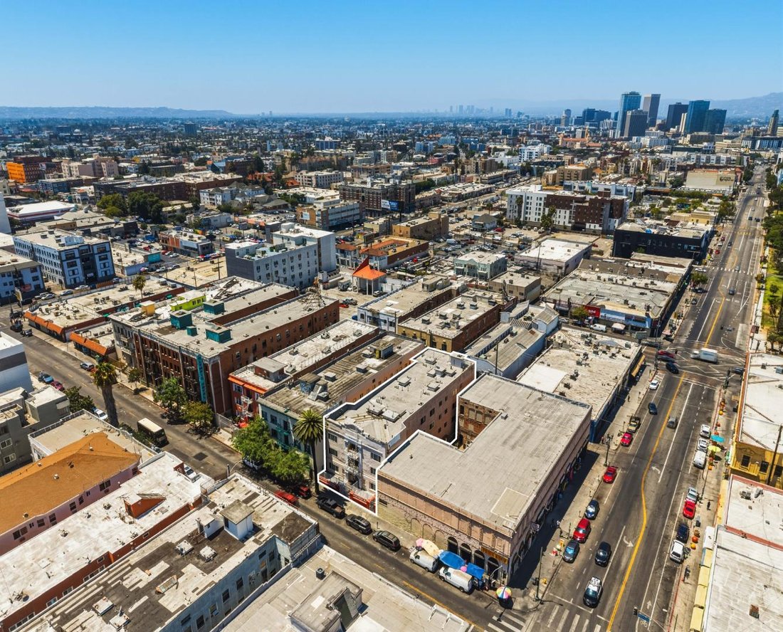 Los Angeles, California, United States 4 - 18936792