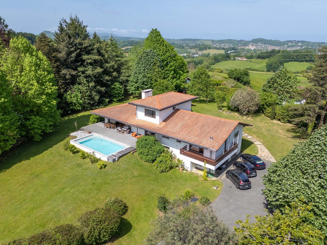 Villa in Mendi-Choko-Karrikatxar-Olhette, Urrugne, France 2 - 18937642