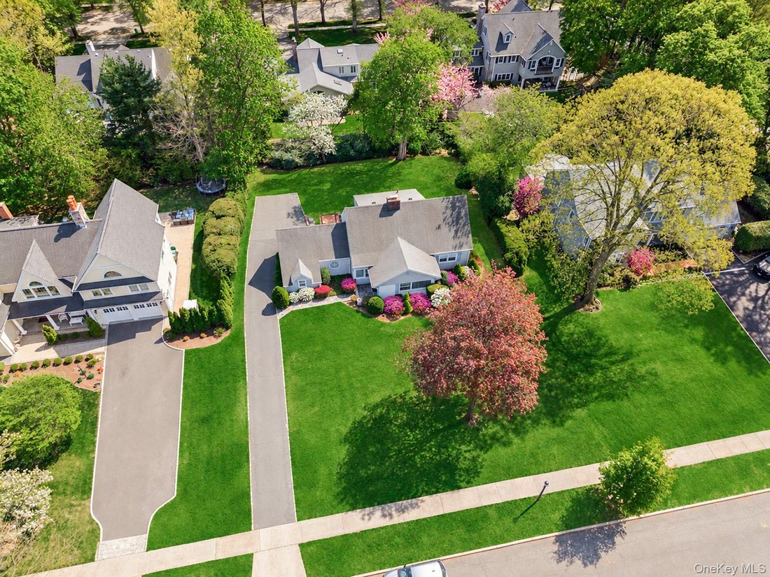 House in Garden City, New York, United States 3 - 18936905