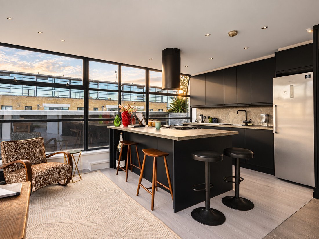 Penthouse in Little Ealing, Hounslow, England 3 - 13430787