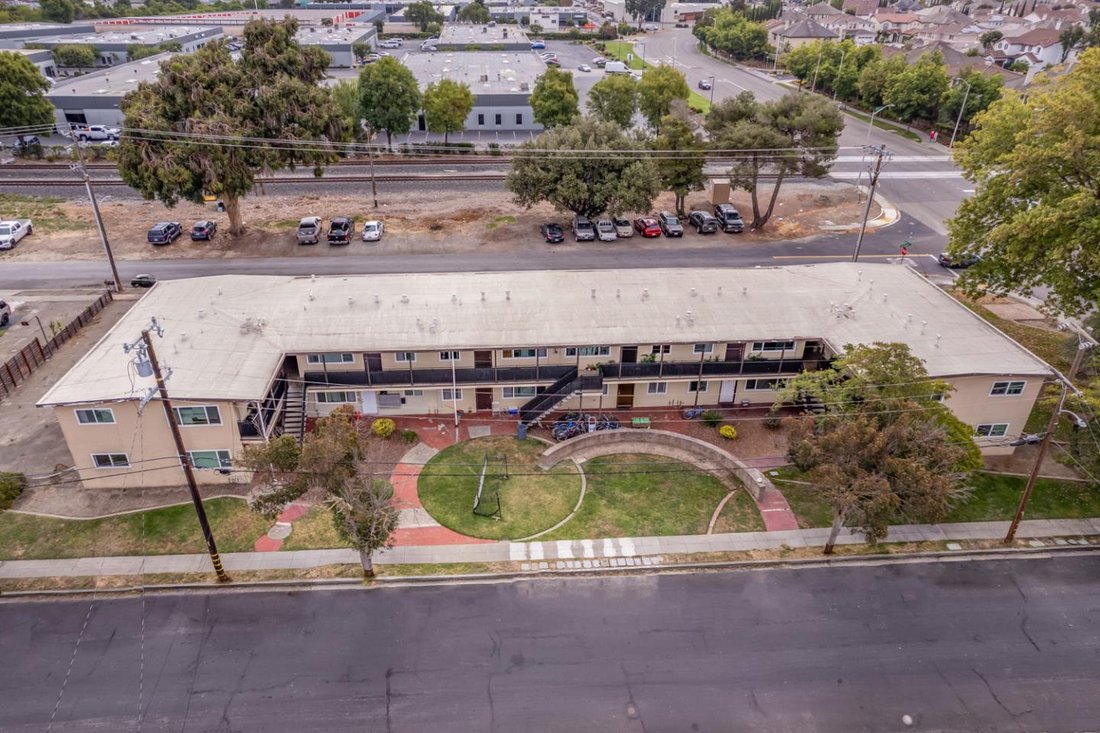 Newark, California, United States 1 - 18936788