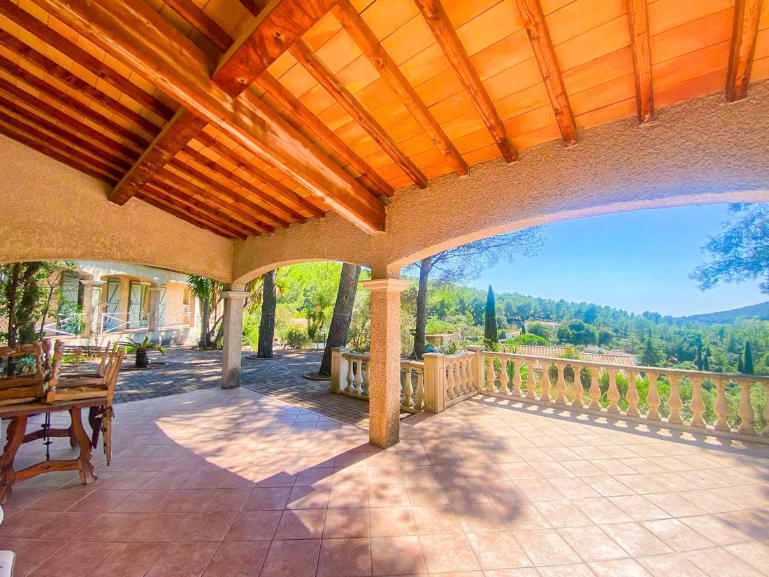 Villa in Saint-Cyr-sur-Mer, Provence-Alpes-Côte d'Azur, France 2 - 18937415