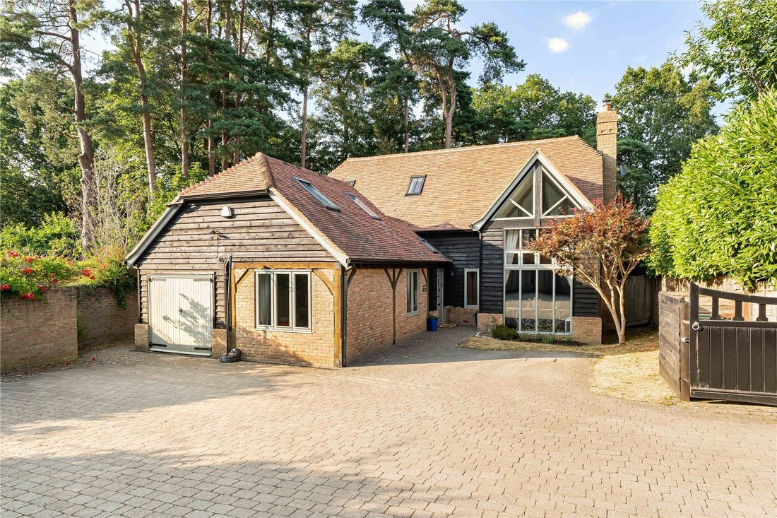 House in Headley Down, England 1 - 18936997