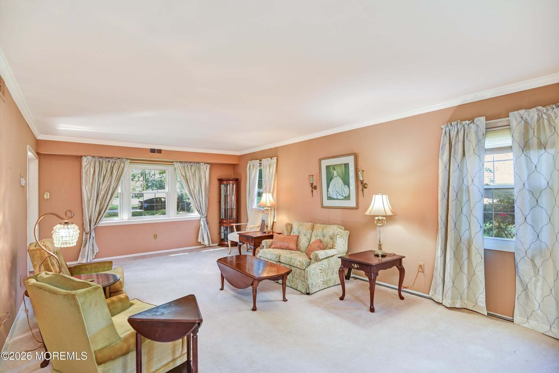 House in Freehold Township, New Jersey, United States 4 - 18936709