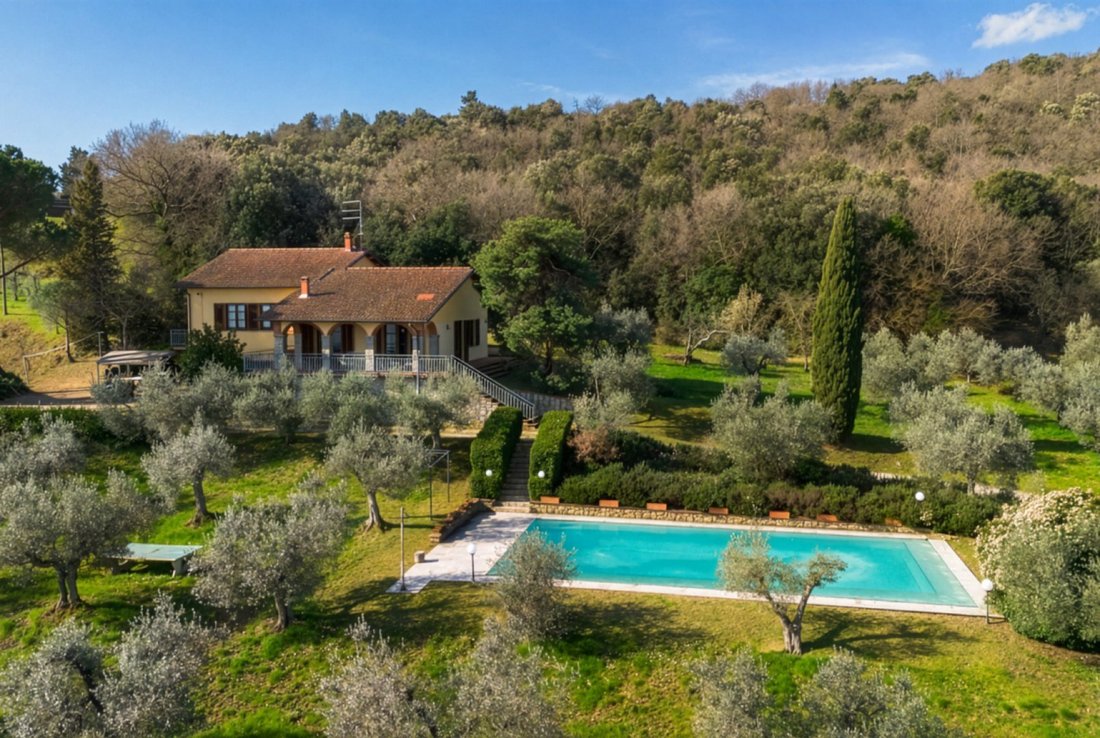 Villa in Monte San Savino, Tuscany, Italy 1 - 18936759