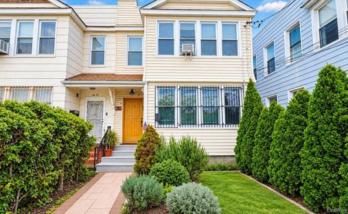 Land in New York, New York, United States 1