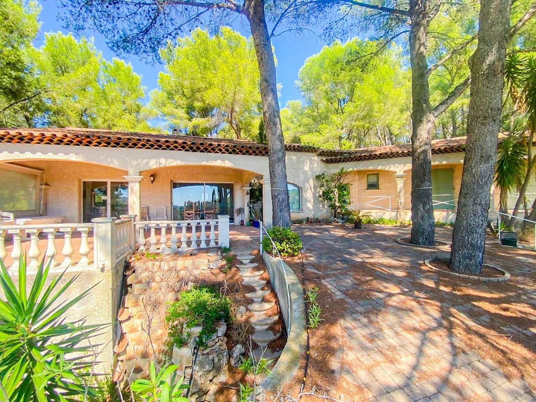 Villa in Saint-Cyr-sur-Mer, Provence-Alpes-Côte d'Azur, France 1 - 18937415