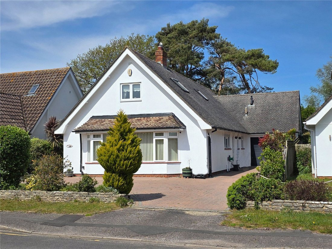 House in Highcliffe, England 1 - 18937233