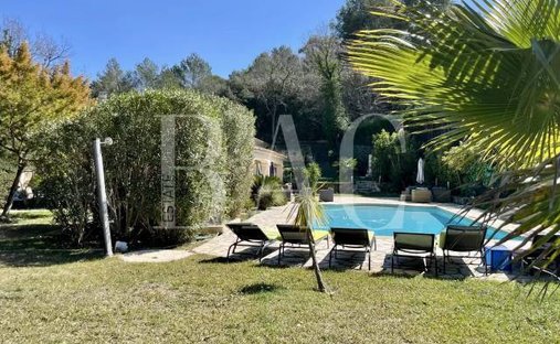 Land in Cannes, Provence-Alpes-Côte d'Azur, France 1