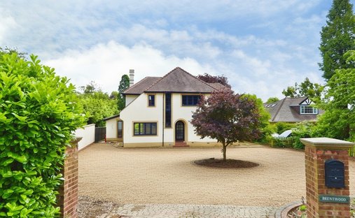 House in Swanland, England 1