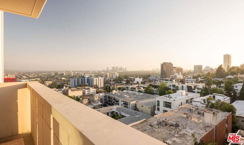 Condo in Los Angeles, California, United States 3 - 18936756