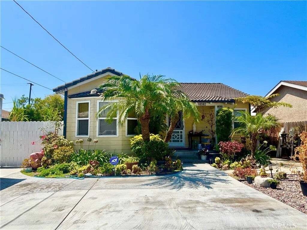 Garden Grove, California, United States 1 - 18937223