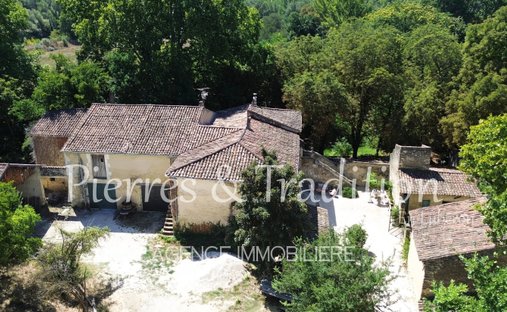 Estate in Pertuis, Provence-Alpes-Côte d'Azur, France 1