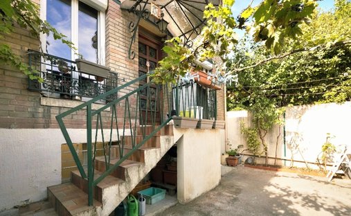House in Clos Montholon, Vanves, France 1