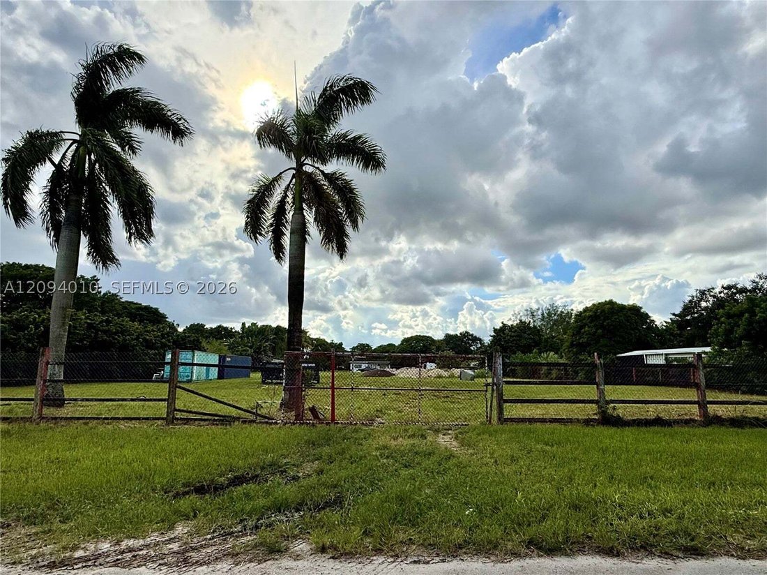 House in Miami, Florida, United States 5 - 18937028