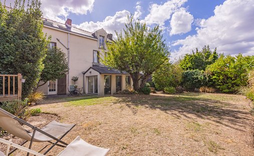 House in La Plaine des Sablons, Neuilly-sur-Seine, France 1