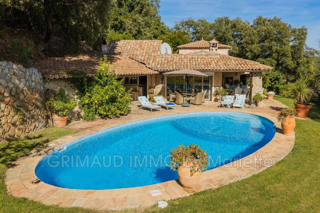 Villa in La Garde-Freinet, Provence-Alpes-Côte d'Azur, France 1 - 12480388