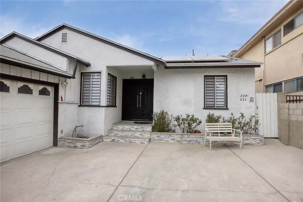 Burbank, California, United States 4 - 18937198