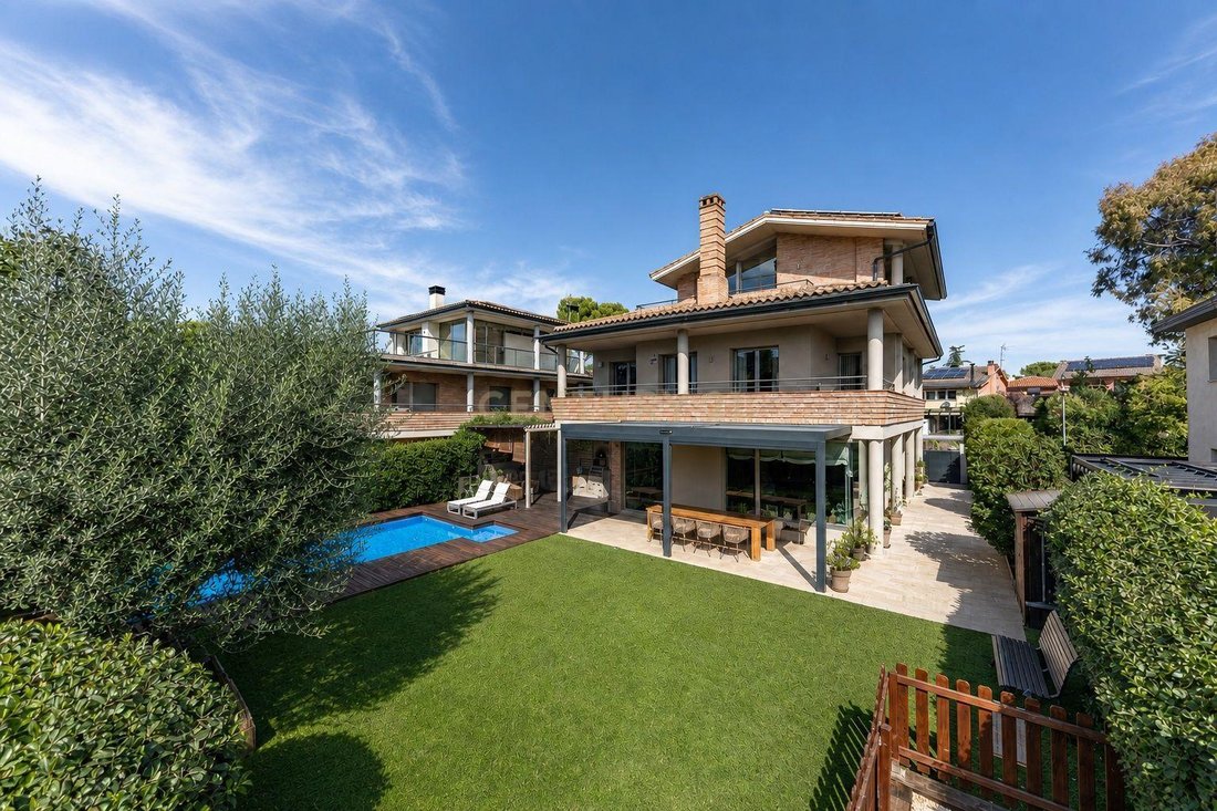 Villa in Sant Cugat del Valles, Catalonia, Spain 1 - 18937561