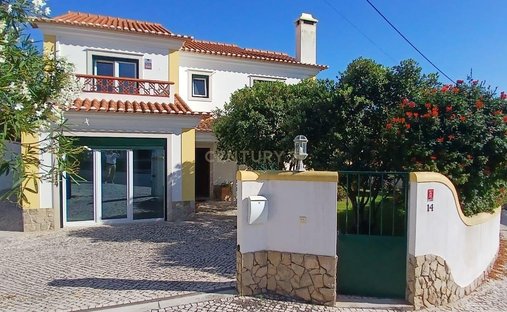 Villa in Santo Isidoro, Lisbon, Portugal 1