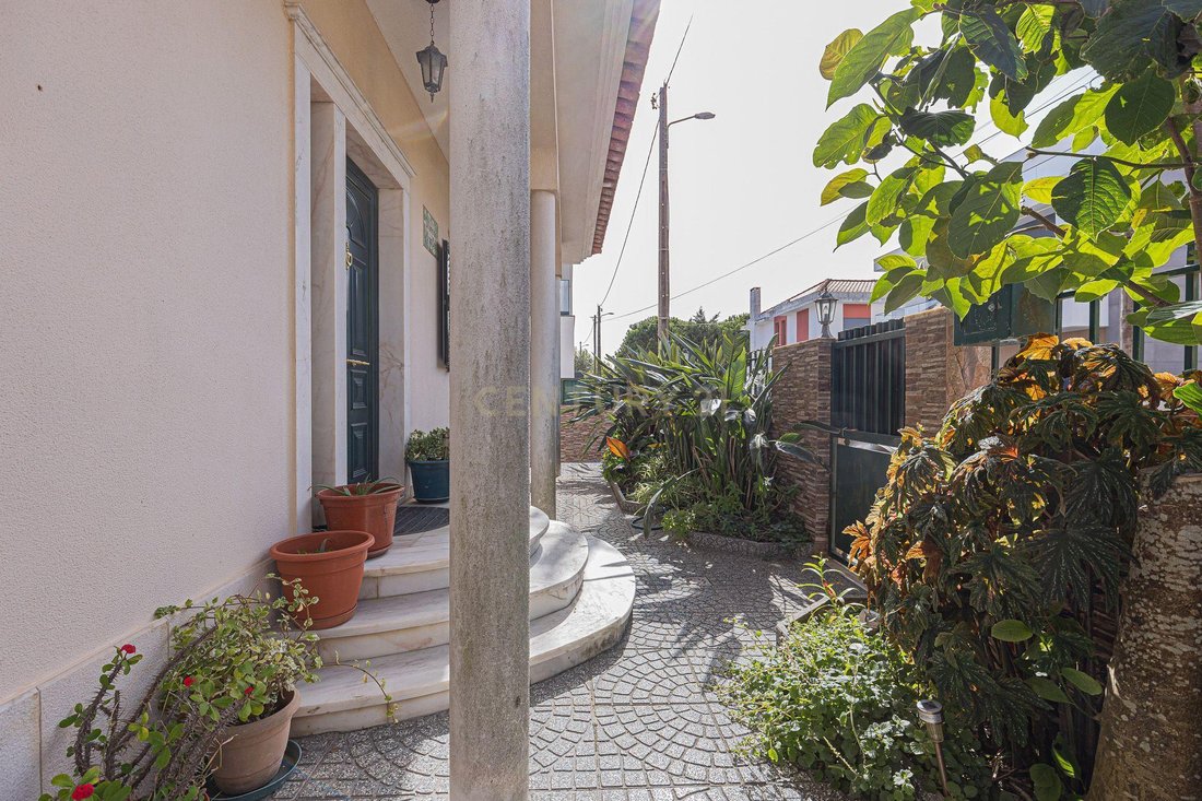 Villa in Pontinha e Famoes, Lisbon, Portugal 2 - 18937591