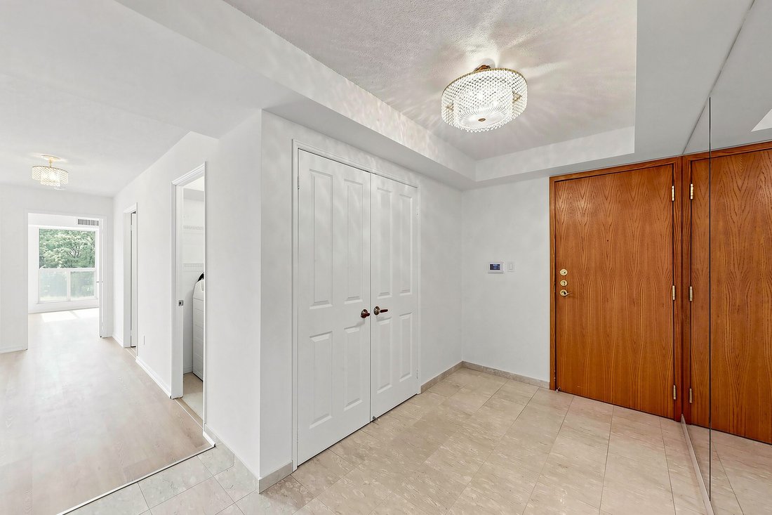 Condo in Toronto, Ontario, Canada 2 - 18936662