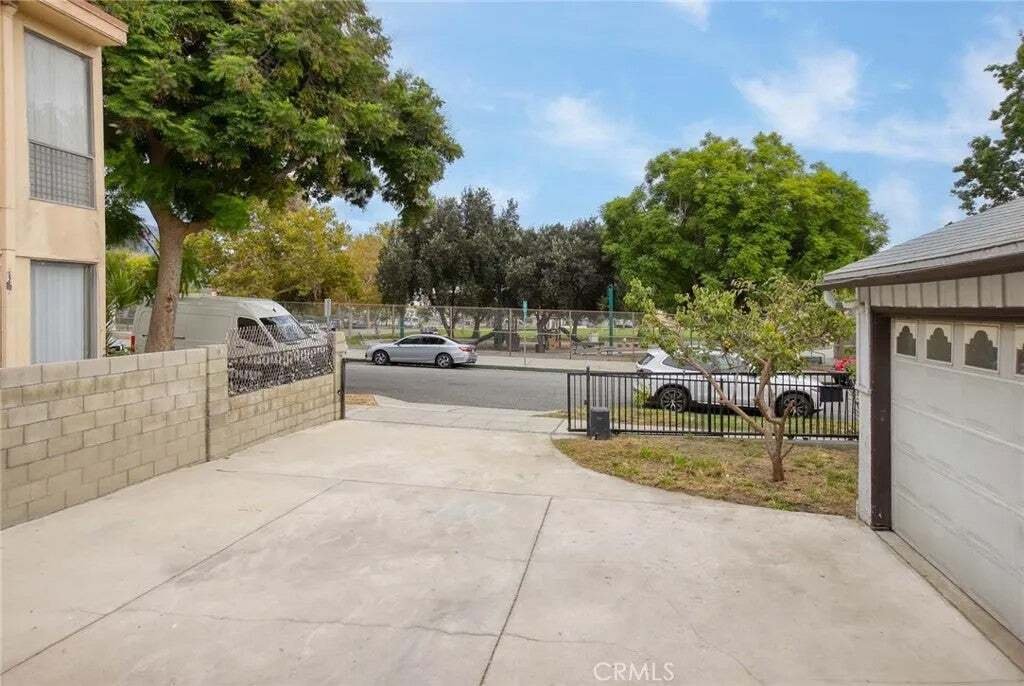 Burbank, California, United States 5 - 18937198