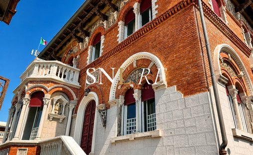 Villa in Marina di Massa Centro, Massa, Italy 1