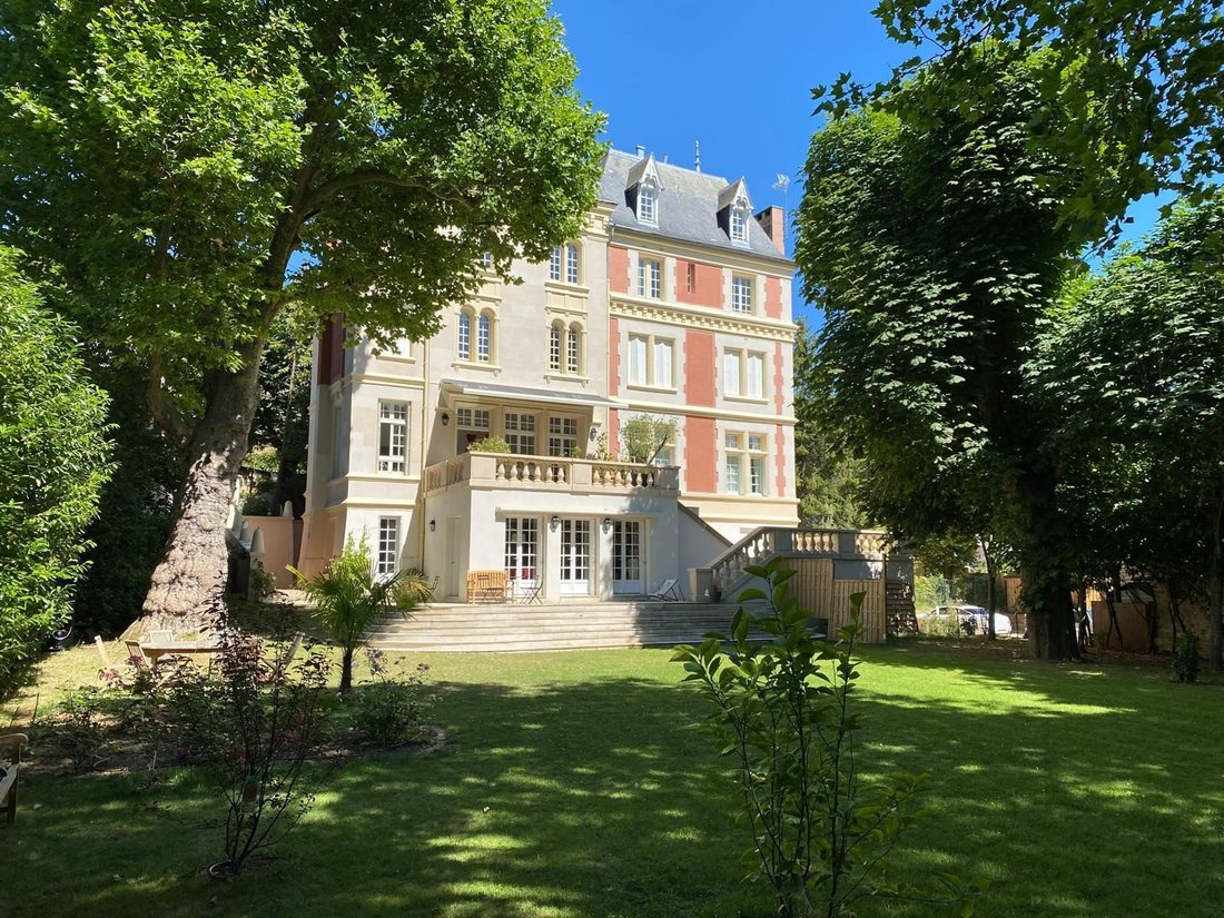 Apartment in Chateau de Vaucresson, Vaucresson, France 1 - 18937830