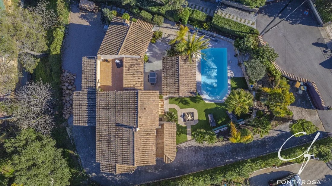 House in Frejus, Provence-Alpes-Côte d'Azur, France 2 - 12902769