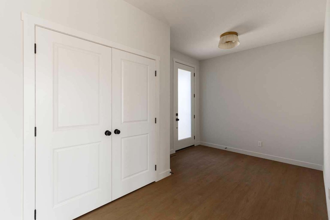 House in Calgary, Alberta, Canada 4 - 18937802