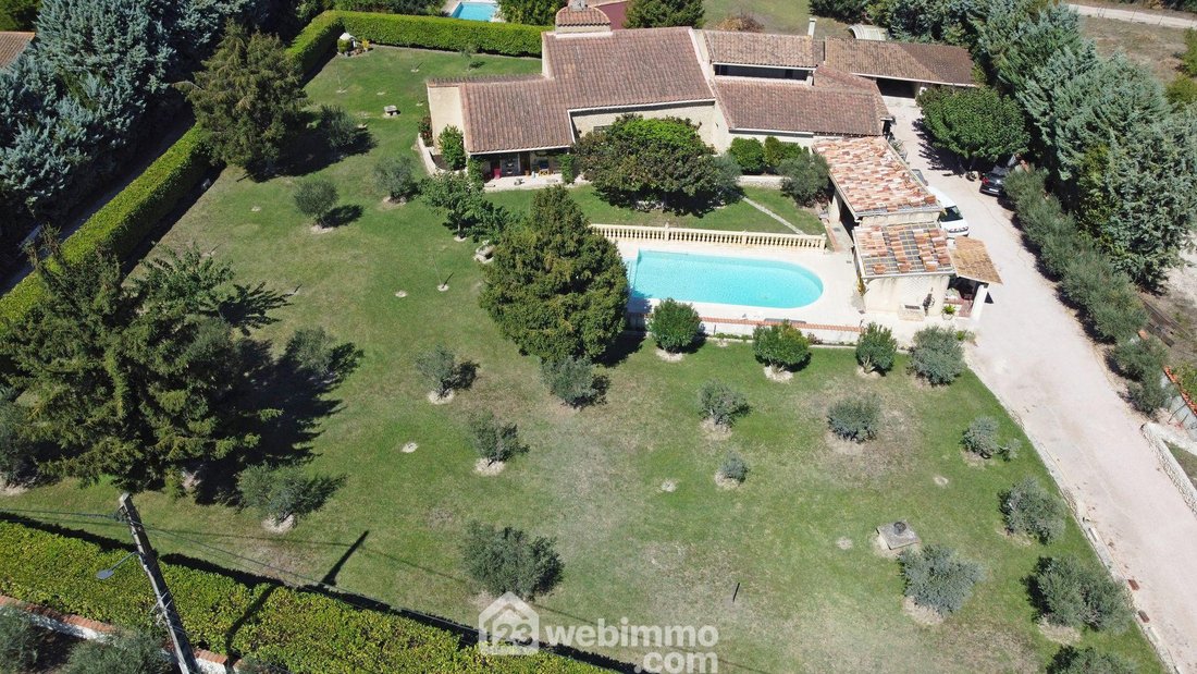Villa in Graveson, Provence-Alpes-Côte d'Azur, France 1 - 18937904