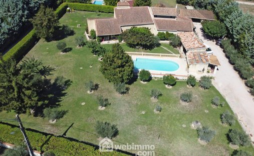Villa in Graveson, Provence-Alpes-Côte d'Azur, France 1