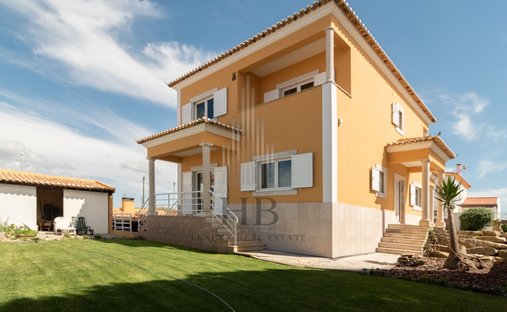 House in São João das Lampas, Lisbon, Portugal 1