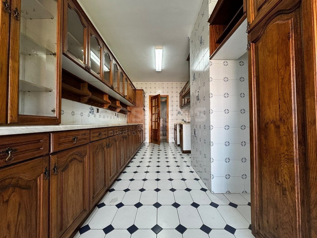 Apartment in Santo Antonio dos Olivais, Coimbra District, Portugal 4 - 18937952